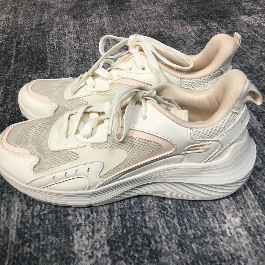 Skechers 女性用スニーカー ホワイト