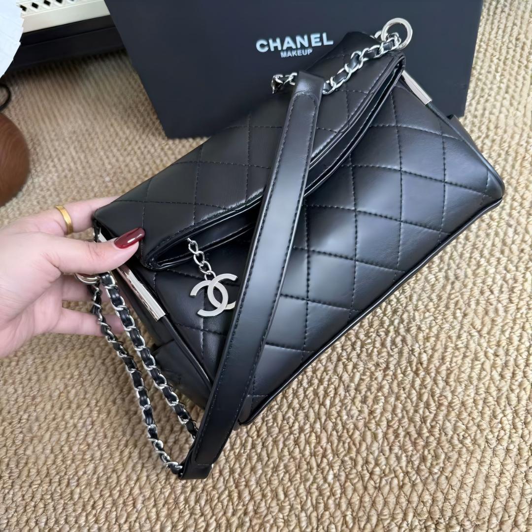 大容量の非売品 ブラック ショルダーバッグ メイクアップ用