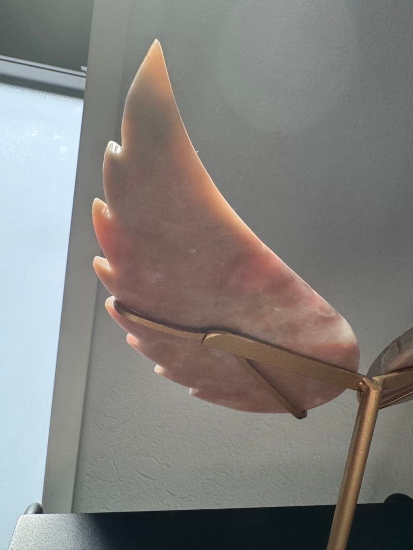 優しいピンク◎ピンクオパール　天使の羽 オブジェ 手彫り一点物