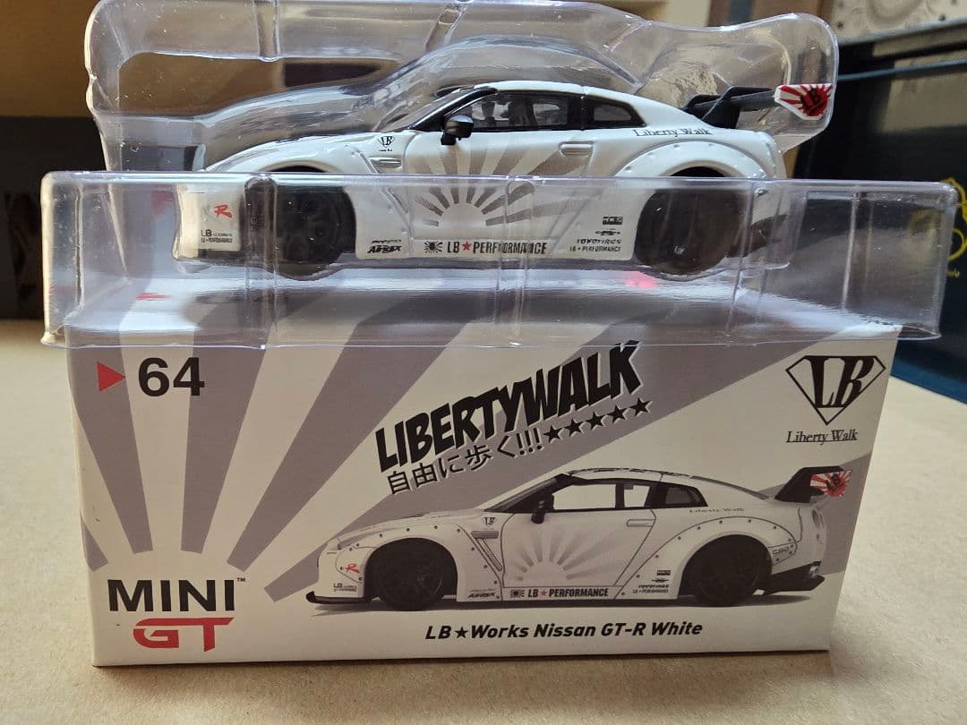 LIBERTYWALK LB★Works NissanGT-R ホワイト