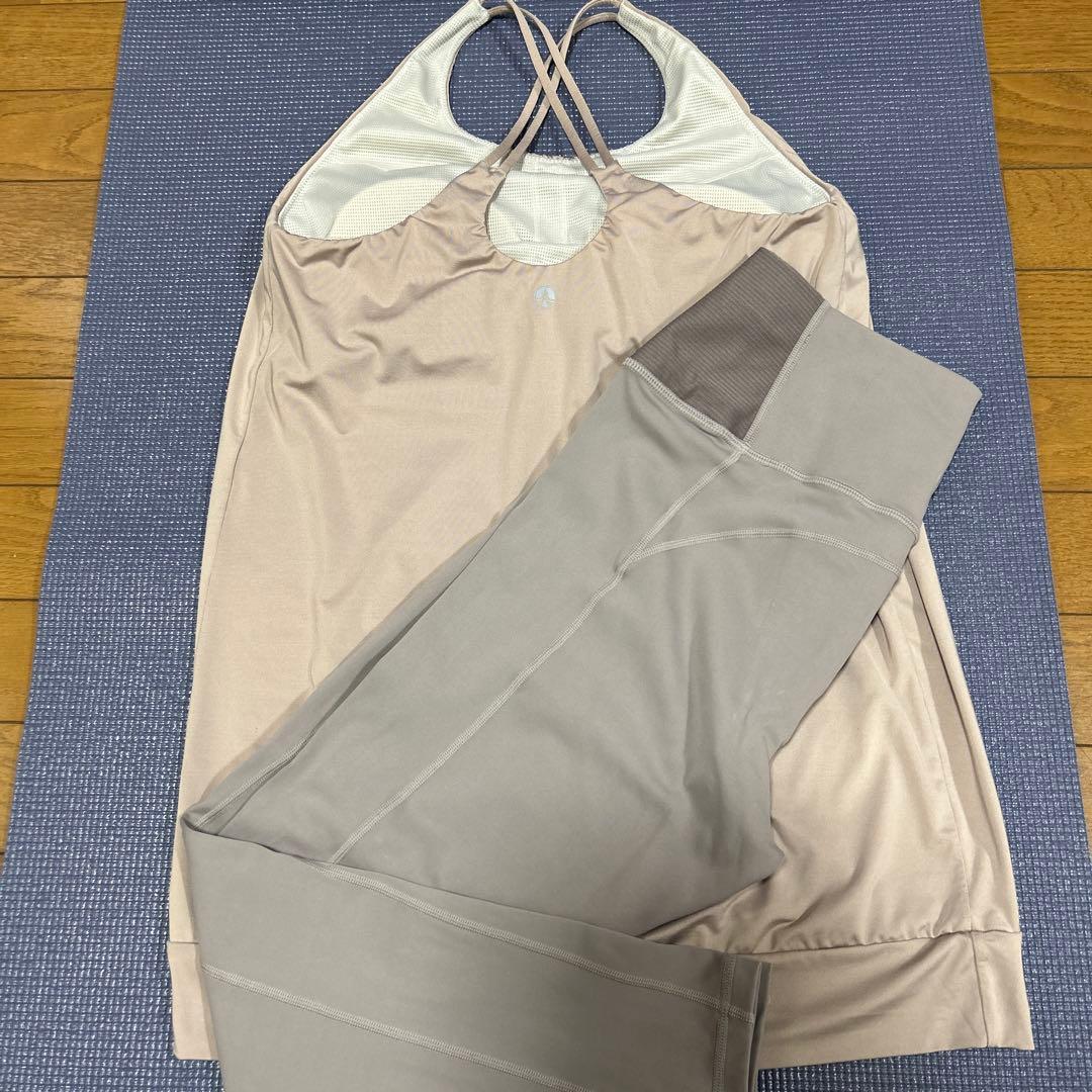 sukala ヨガウエア　フロントギャザータンクトップレギンス　セット　Ｌサイズ