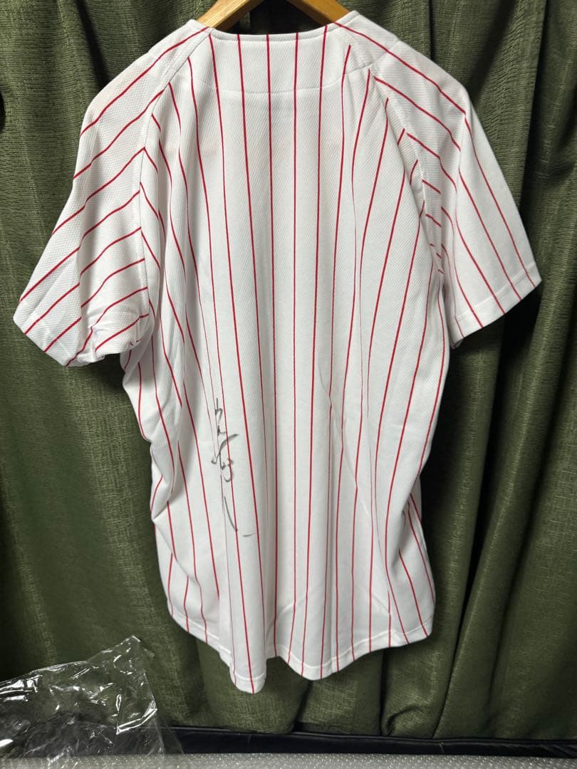 東京ヤクルトスワローズ 復刻ユニフォーム プライベートサイン入り(山田哲人)