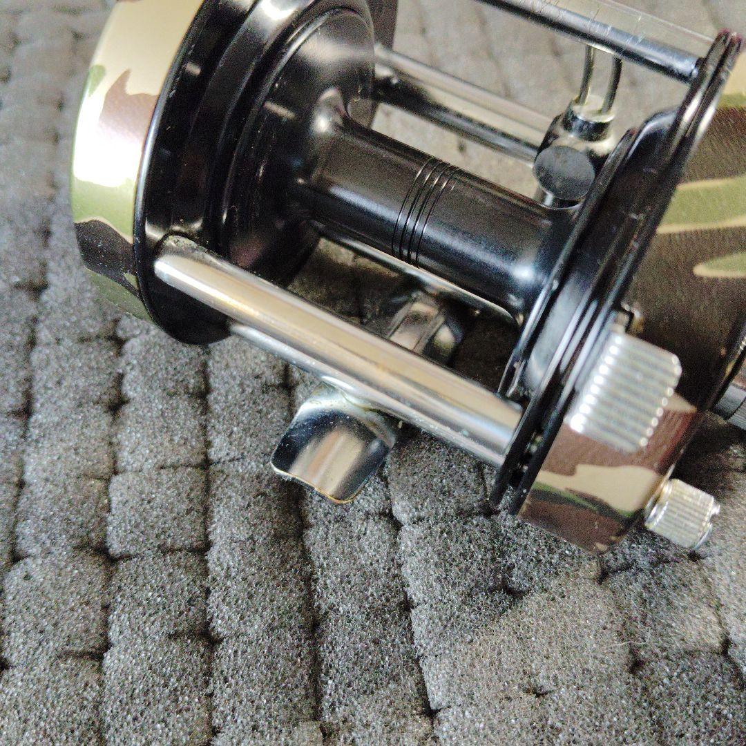 雷魚　アブアンバサダー6500CA CAMO 細かな擦れ傷有り　長期保管品
