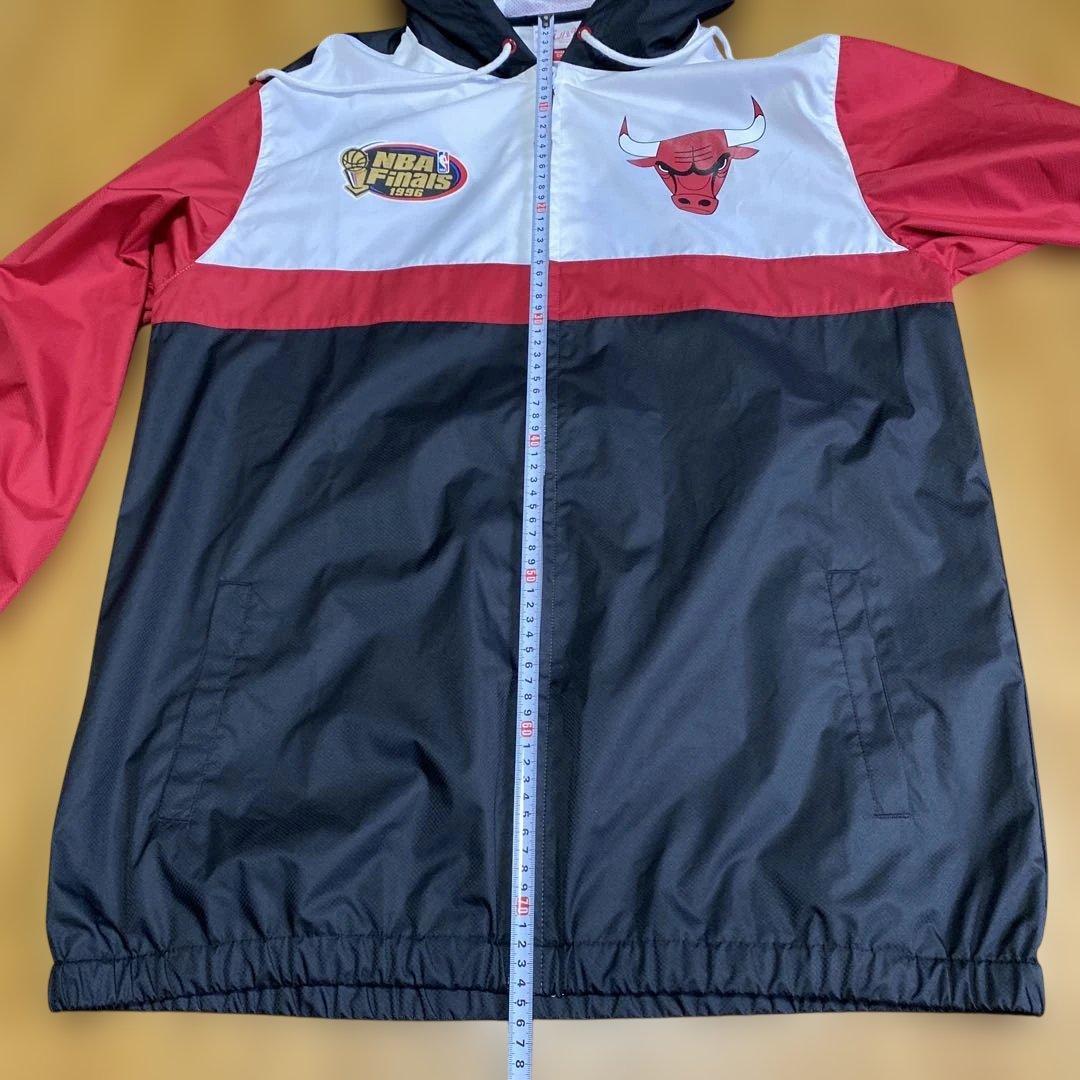 MITCHELL & NESSシカゴブルズ ナイロンパーカージャケット