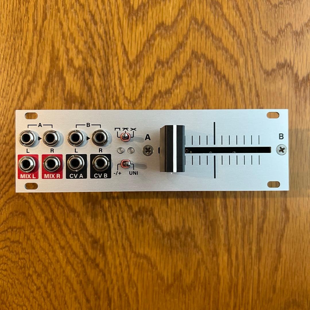 鍵盤楽器 Intellijel Designs XFADE 1U