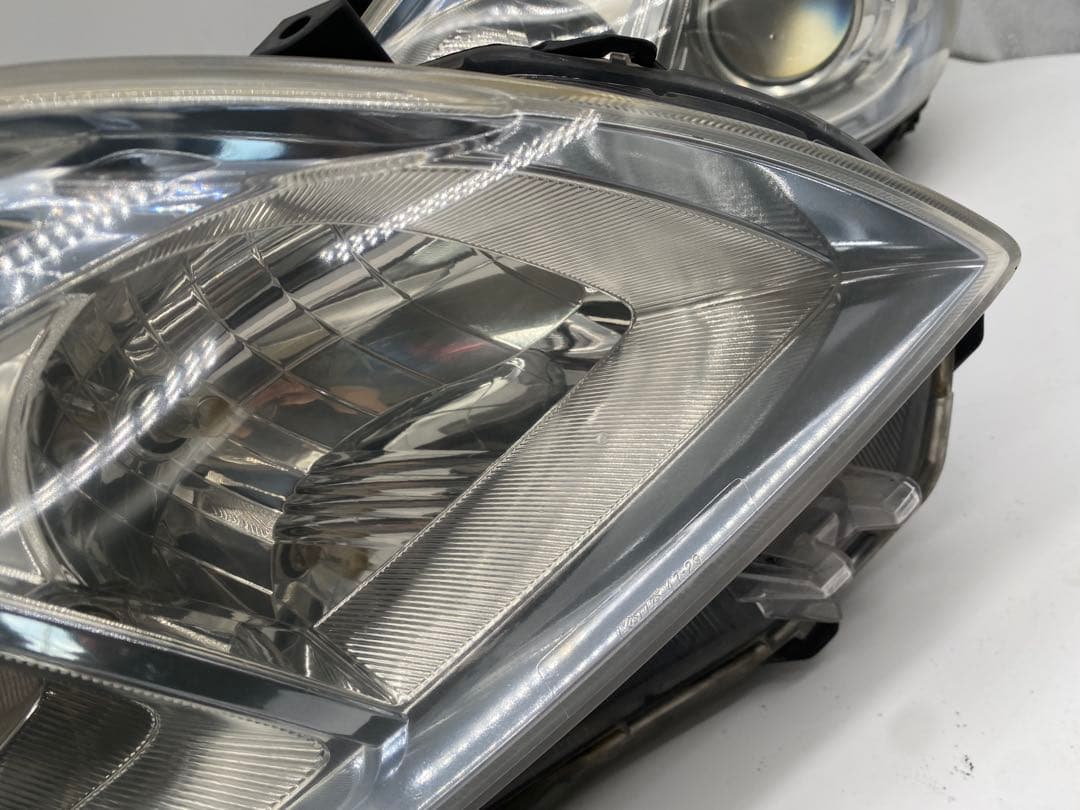 プリウス ZVW30 純正 ヘッドライト 左右HID プロジェクター点灯確認済み