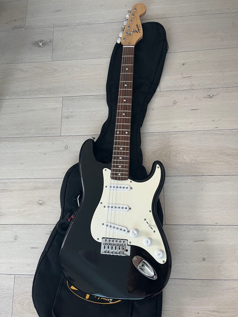 Squier Bullet strat ブラック　ジャンクボディ美品・ケース付