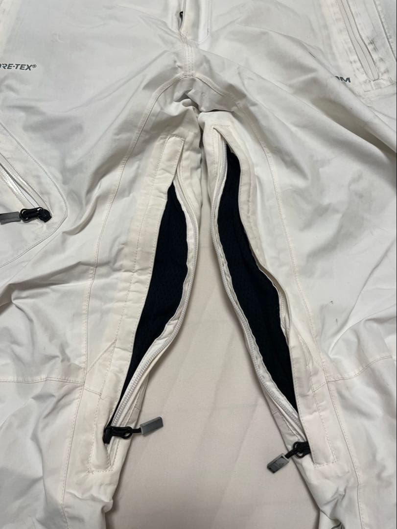 VOLCOM GORE-TEX ホワイト スノーボードパンツ　Mサイズ
