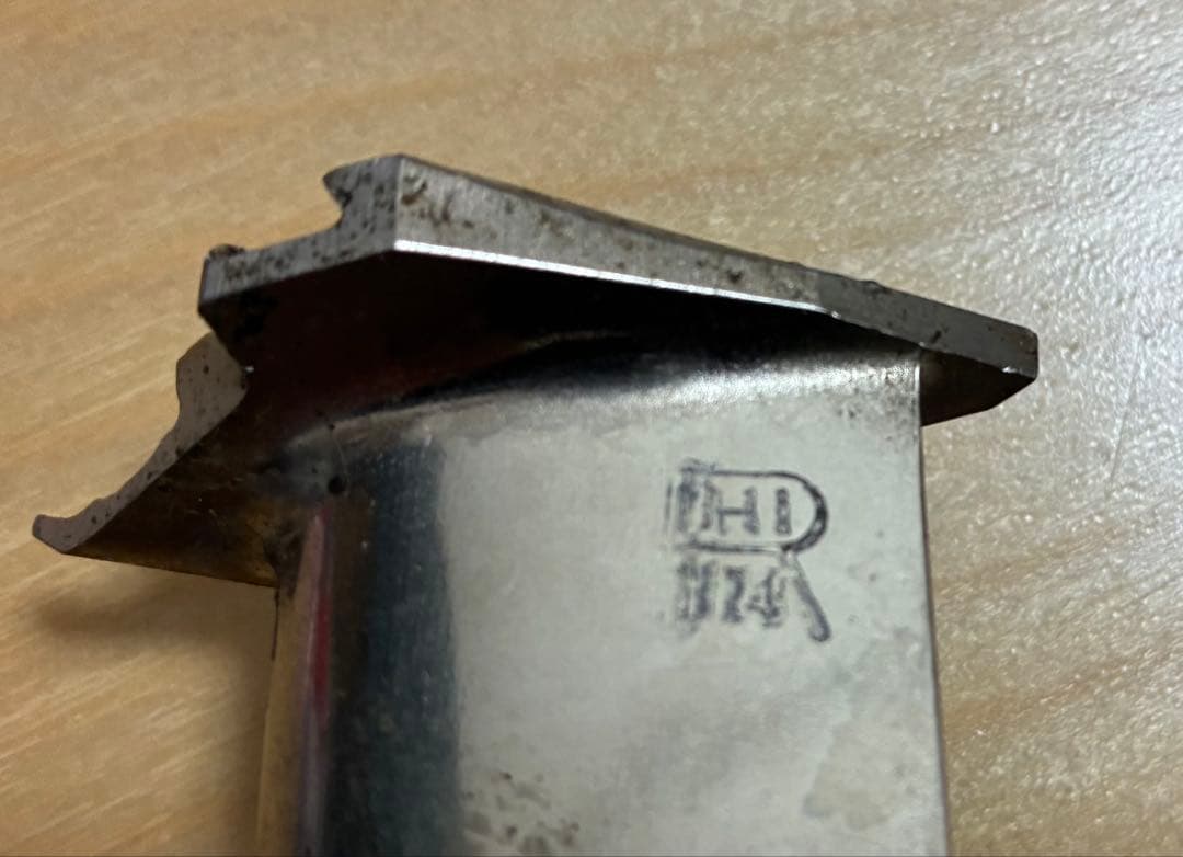 タービンブレード 航空機 飛行機 ジェットエンジン　部品 レア パーツ