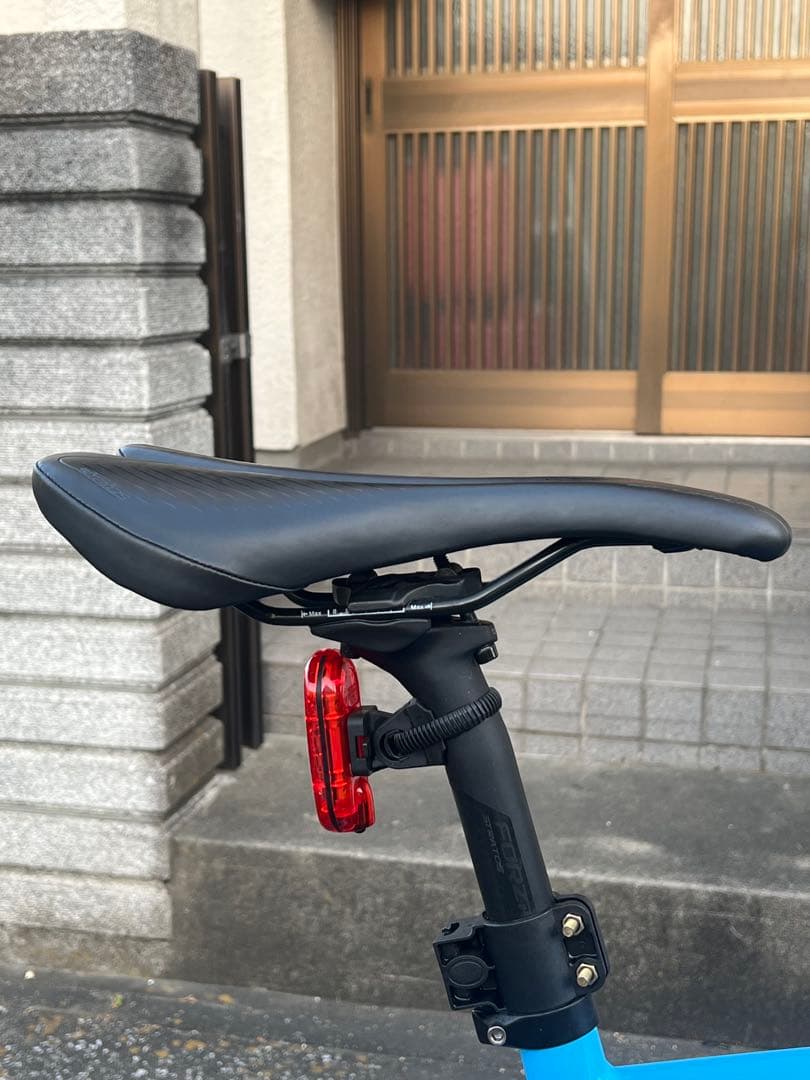 青いアルミロードバイク 700C ディスクブレーキ