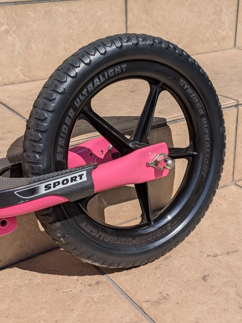 【美品・室内保管】ストライダー スポーツモデル 12インチ ピンク