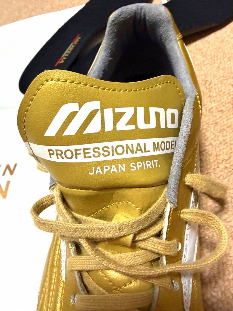 Mizuno Morelia UL Japan in ゴールド 日本製　限定