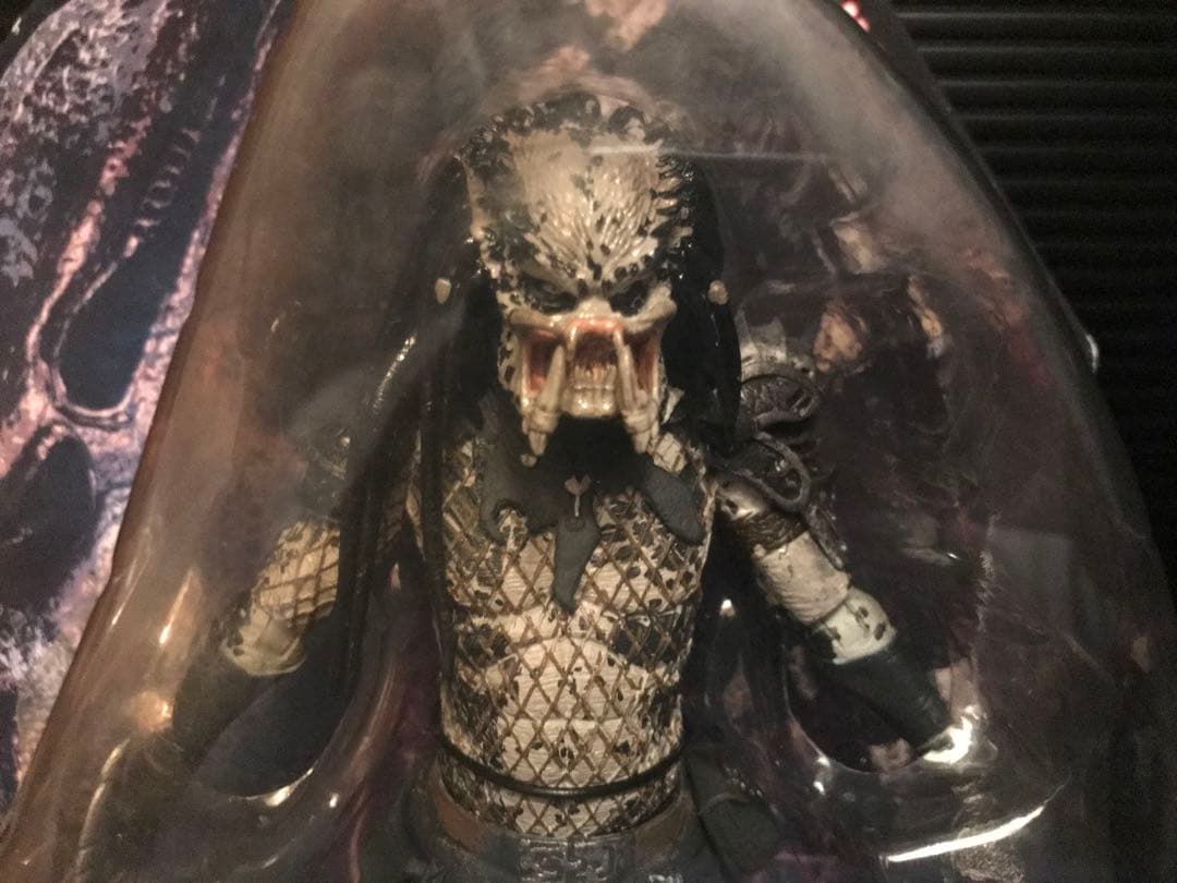 新品未開封　NECA 　シャーマンプレデター アクションフィギュア