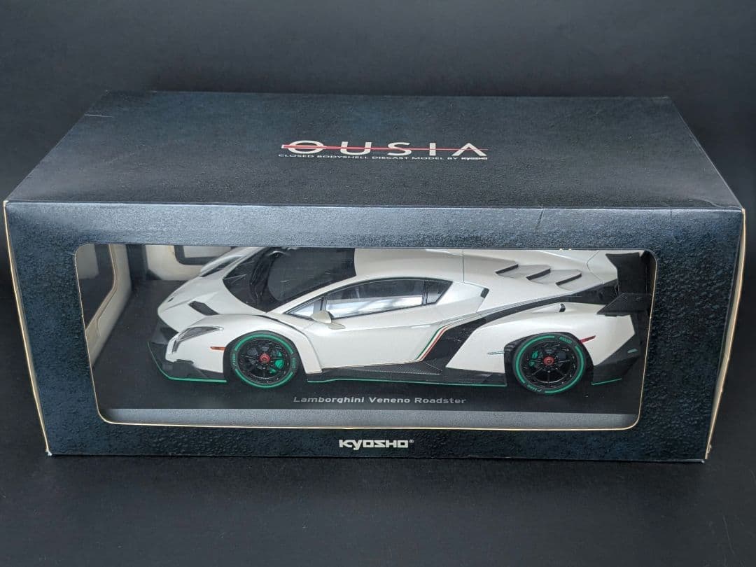 kyosho 1/18 ランボルギーニ ヴェネーノ ホワイト/グリーンライン