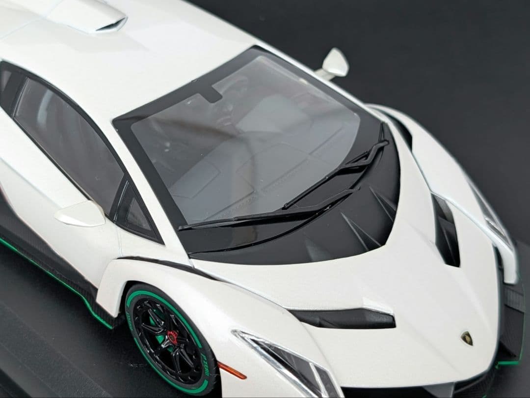 kyosho 1/18 ランボルギーニ ヴェネーノ ホワイト/グリーンライン