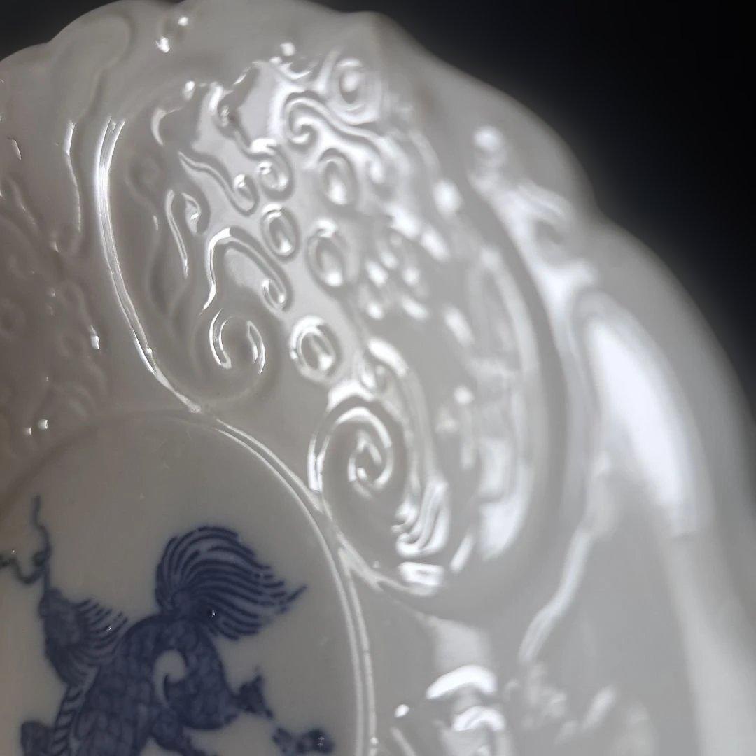 「きんとん雲(うん)？の陽刻と麒麟(きりん)」 皿(直径12.5cm)5客セット