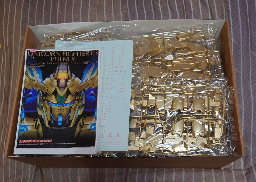 【未組立】1/60ＰＧ　ユニコーンガンダム03 フェネクス+LEDライ