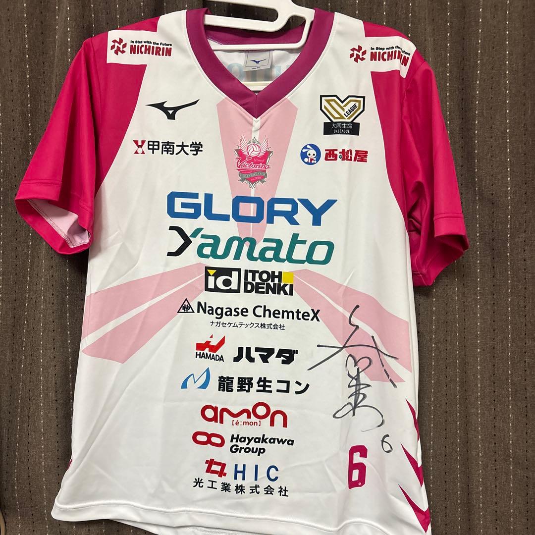 ヴィクトリーナ姫路 吉田眞奈選手サイン入りレプリカユニフォームＴシャツ