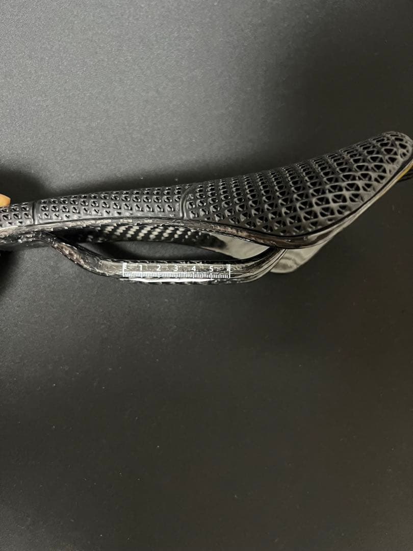 フルカーボン 3Dプリント サドル 軽量 RYET?