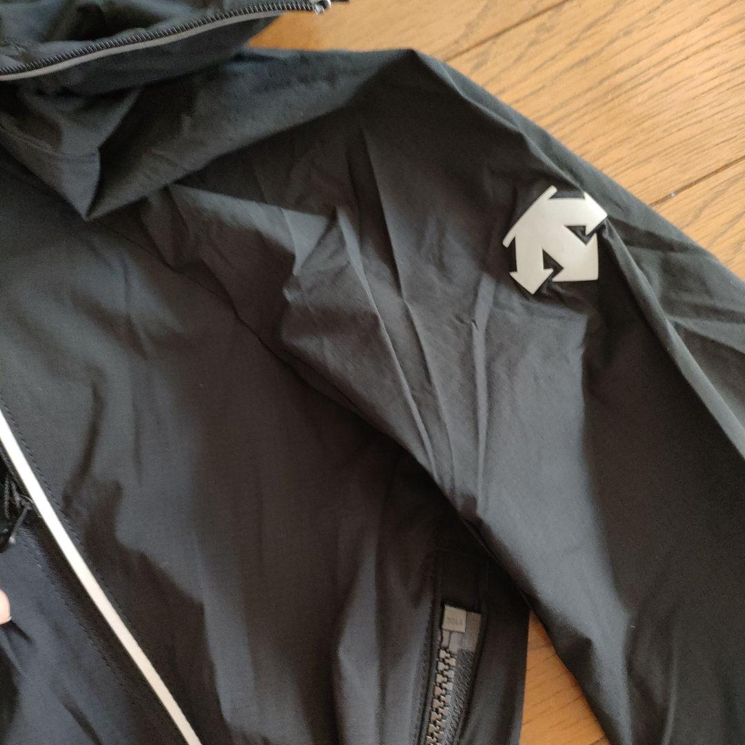 DESCENTE フルジップ ブラックランニングジャケット　Sサイズ