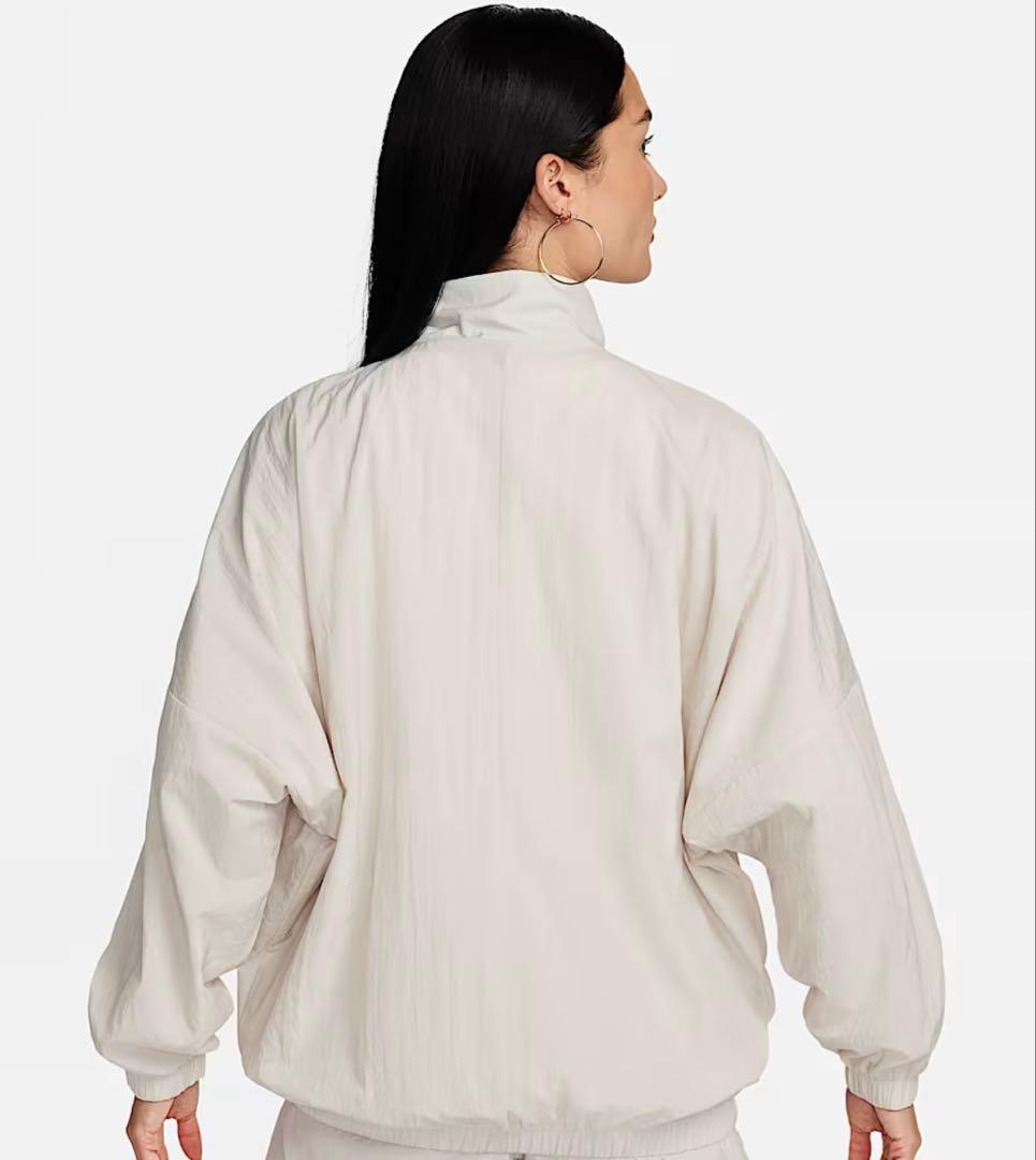 Nike ウィンドブレーカー スポーツウェア　エッセンシャル