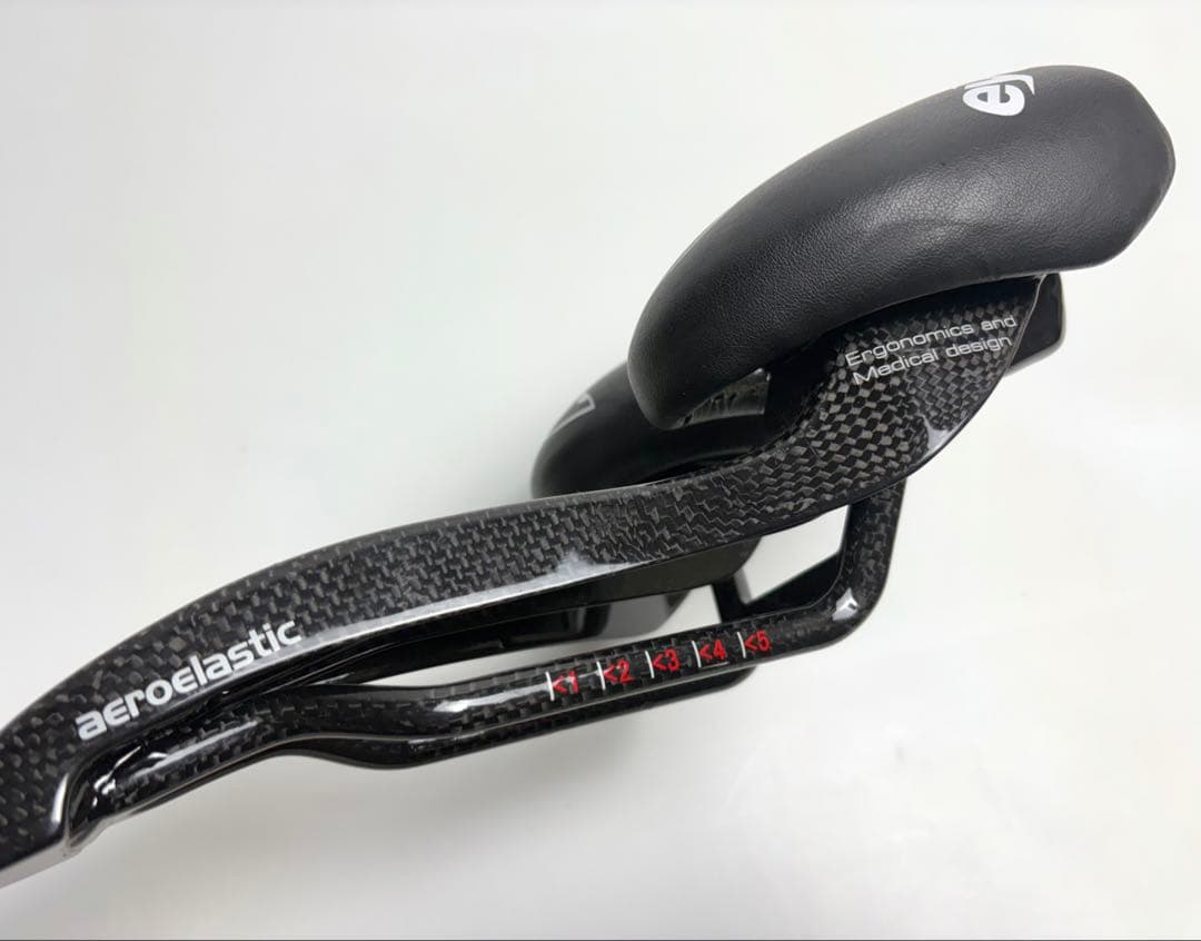 AEROELASTIC ノーズレスサドル AE Saddle ロングライド設計