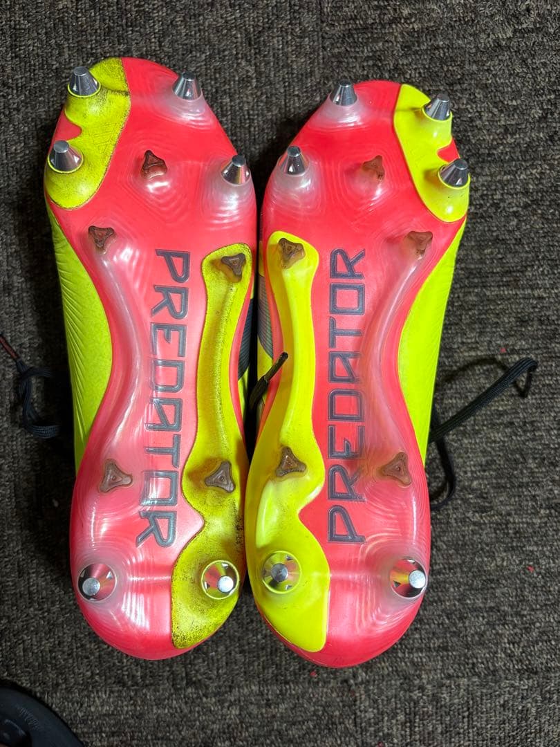 adidas Predator サッカーシューズ
