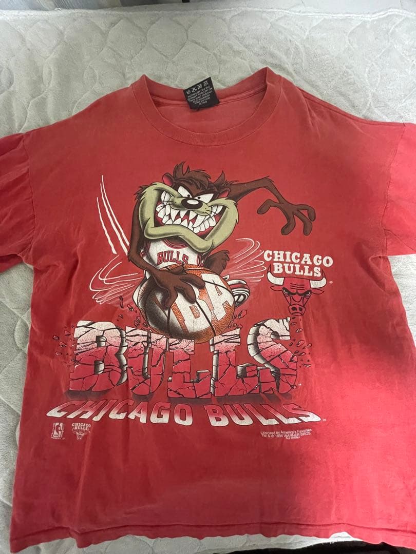 NBA コラボTシャツ シカゴ・ブルズ&タズマニアンデビル