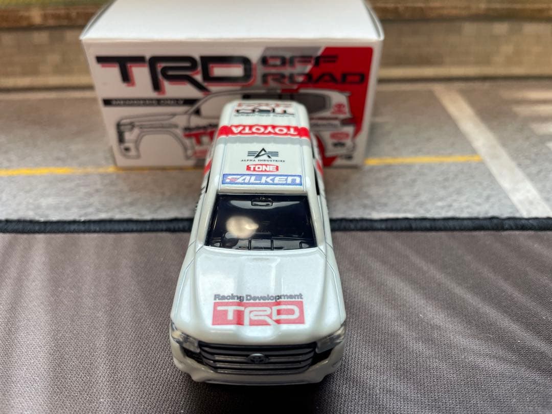 トミカ KahkA特注ランクル300 TRD仕様オフロード