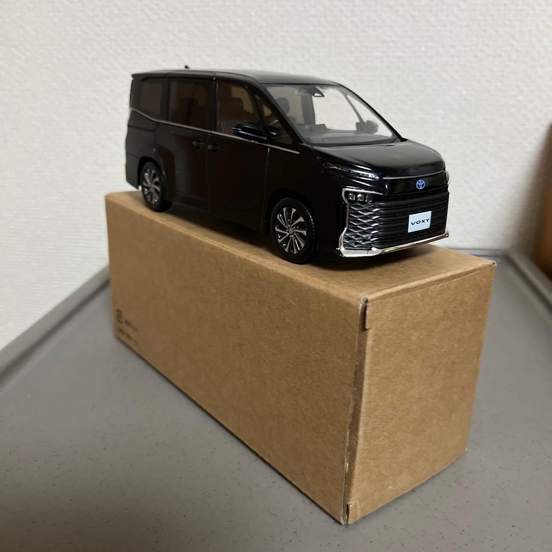 トヨタ Voxy カラーサンプル　ミニカー