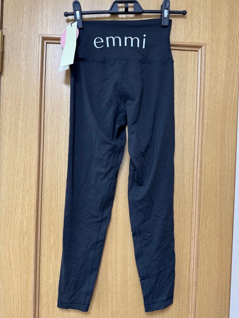 ♥️emmiヨガ　ピラティス新品タグ付き　上下セット　０　♥️