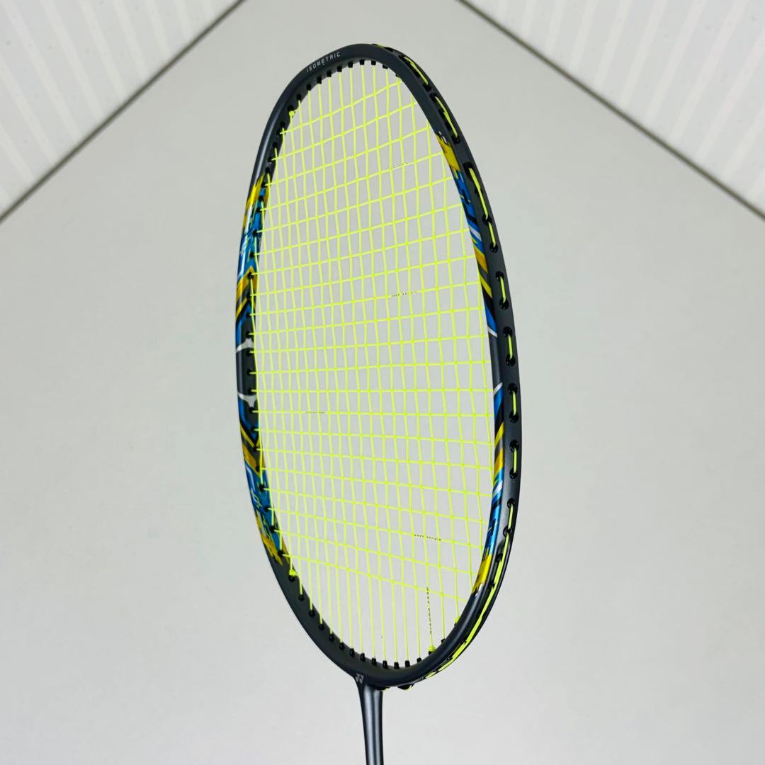 極美品✨ YONEXバドミントンラケット　アークセイバー3 ARCSABER 3