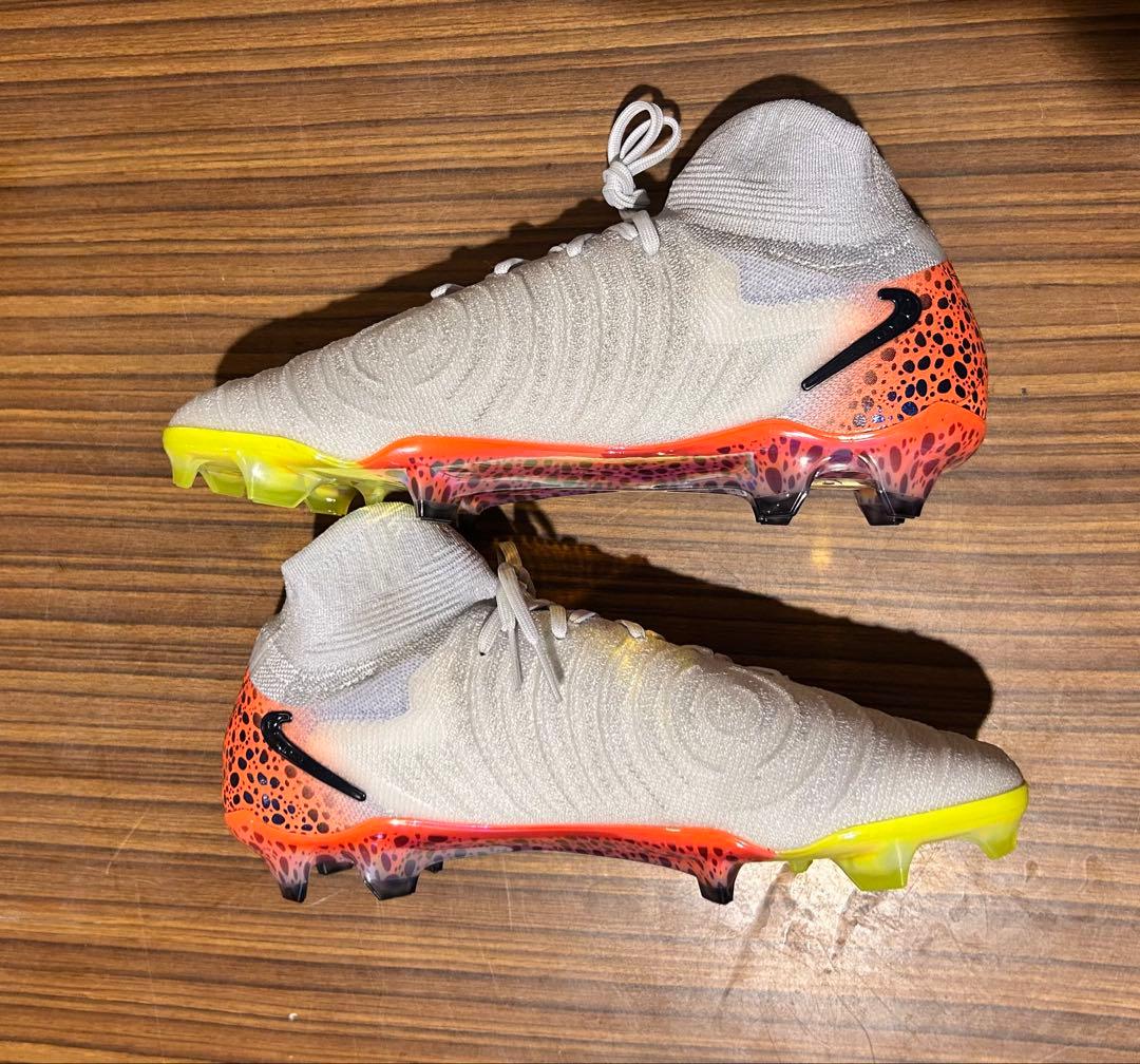 Nike サッカースパイク　ファントム ルナ2