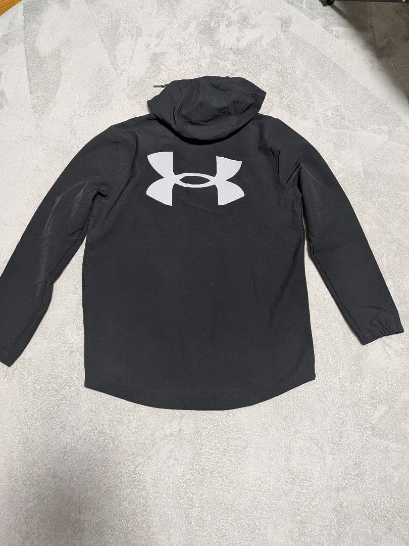 【新品】UNDER ARMOUR ブラック ウィンドブレーカー