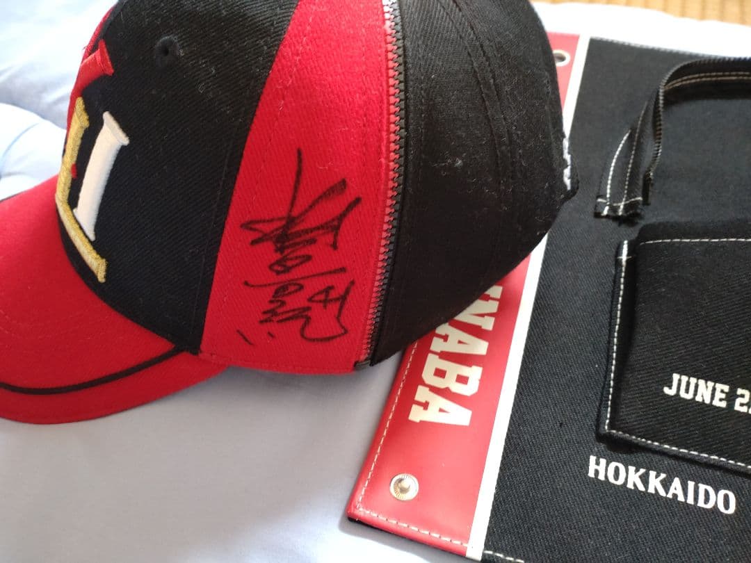 日本ハムファイターズ稲葉篤紀氏　2000本安打達成記念キャップ他セット