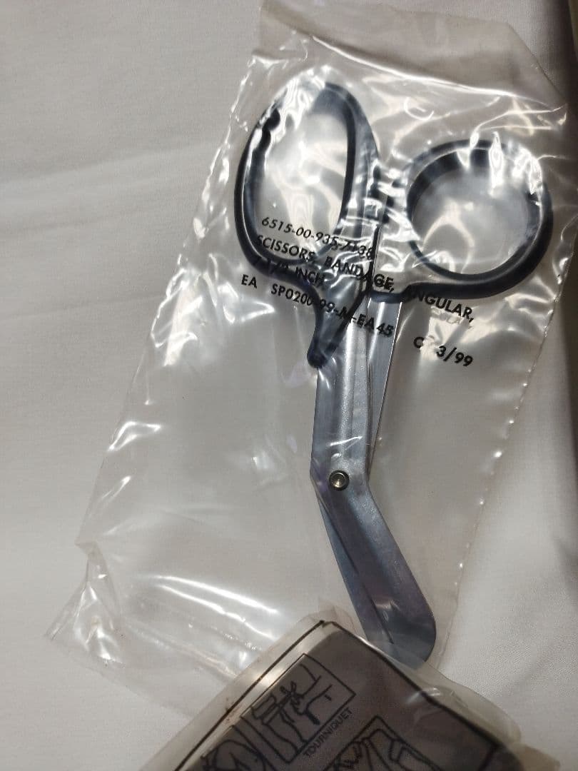 (5229)US．ファーストエイドキット米軍実物放出品　未使用
