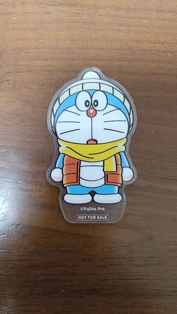 100%ドラえもん&フレンズ展入場特典カード&ピンバッジ