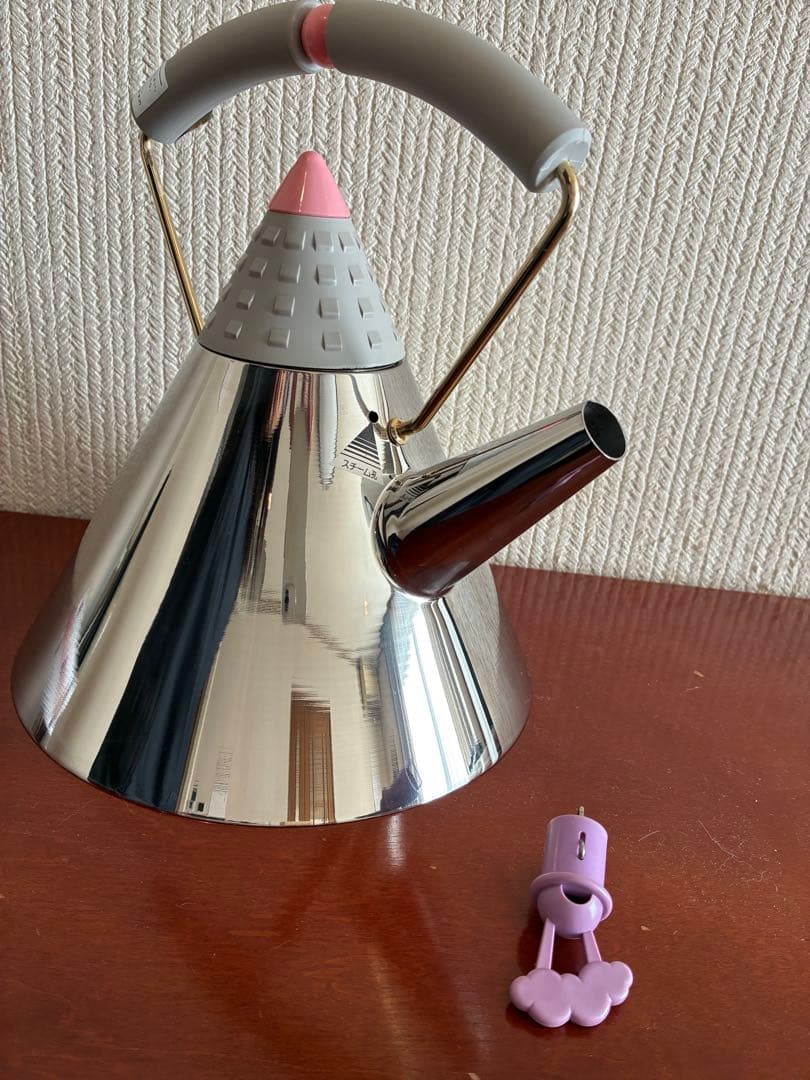 新品・未使用品　レトロでモダンなステンレス ケトル　円錐形やかん