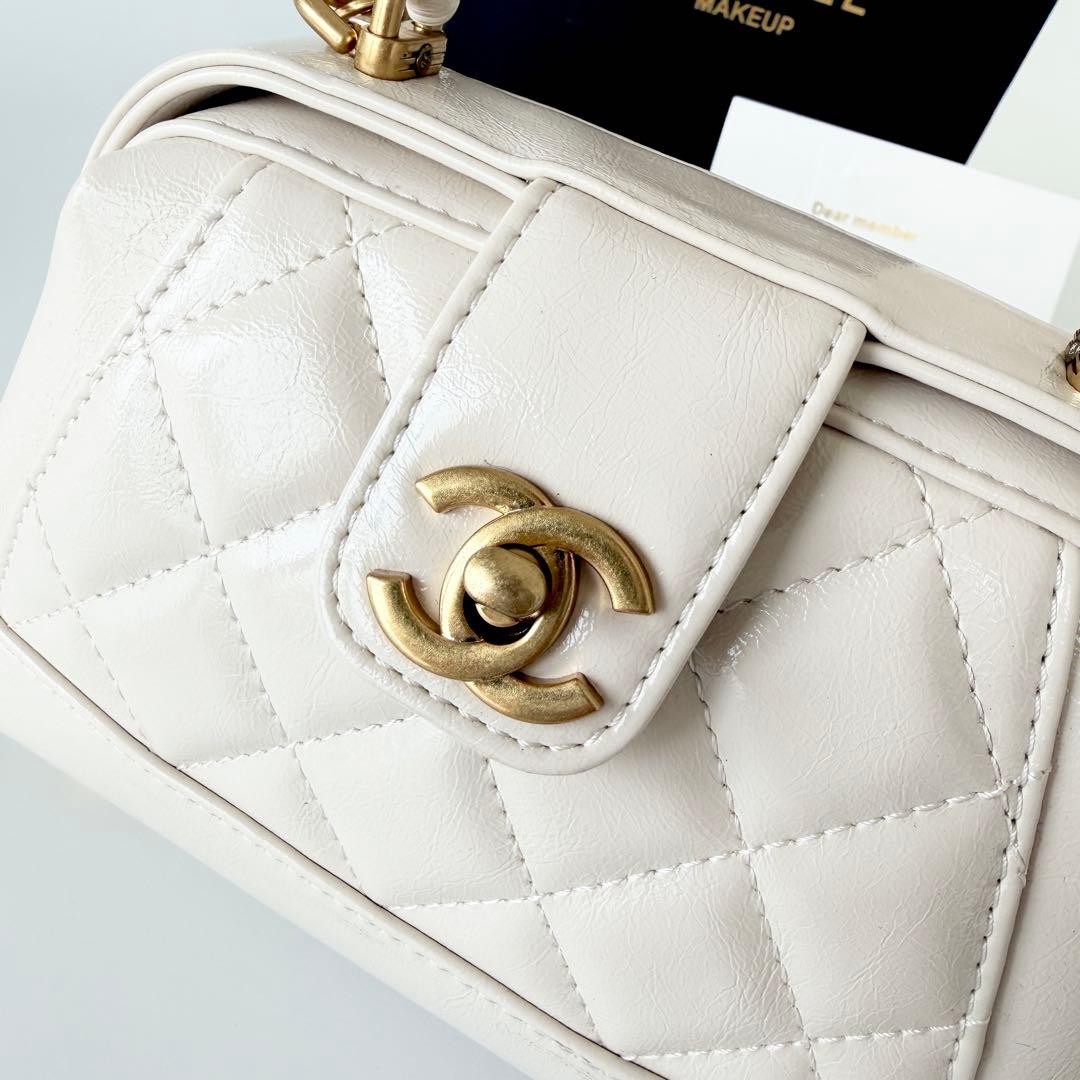 CHANEL ショルダーバッグ　シャネル　VIP 非売品　ホワイト　限定
