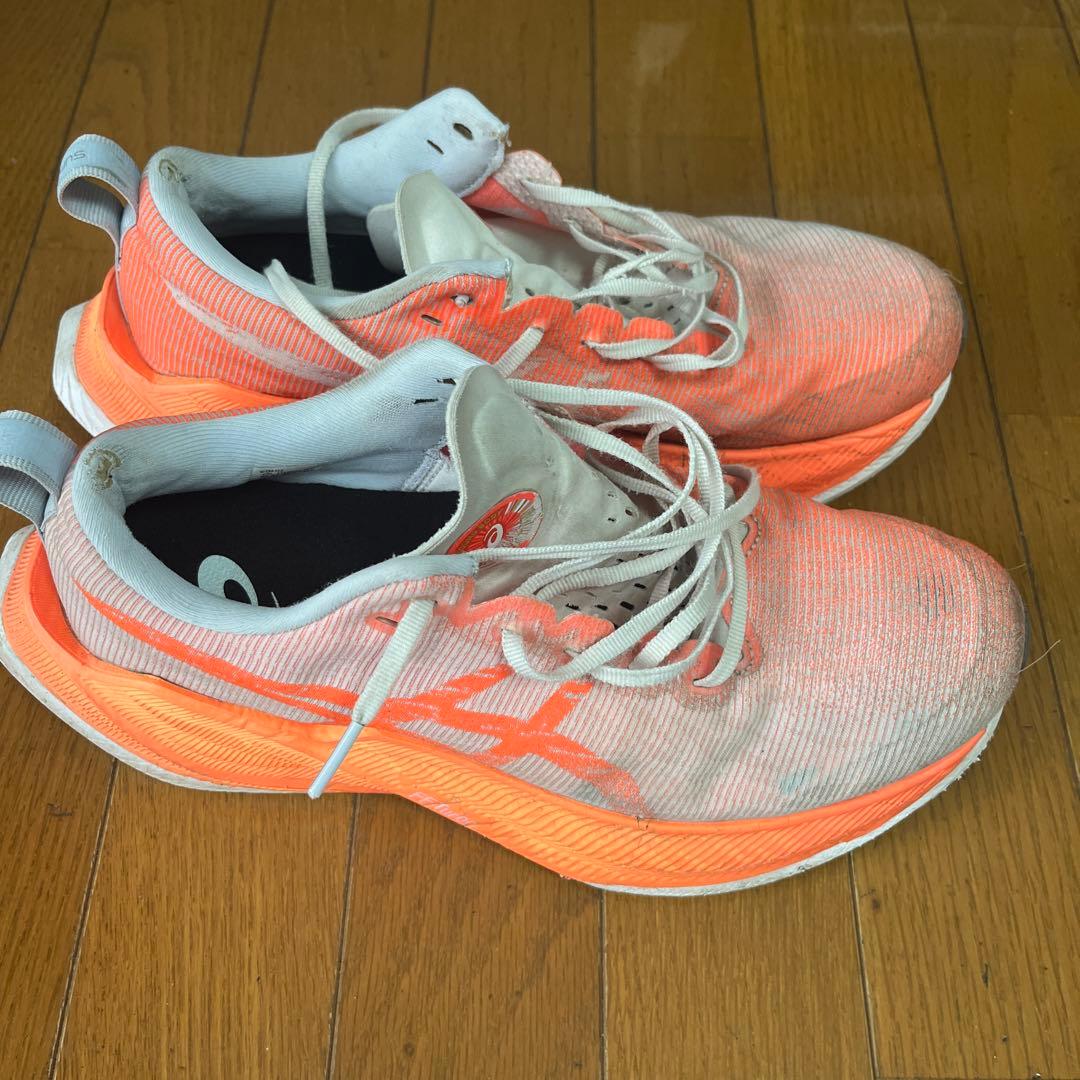 asics スーパーブラスト　25.5cm