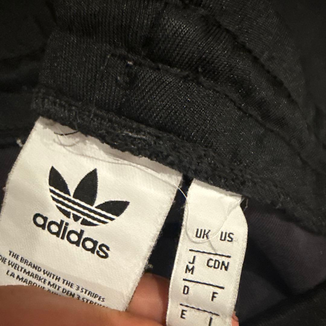 adidas トラックジャージ　上下　セットアップ