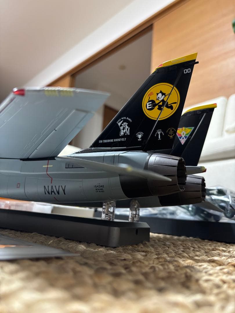 Hachette 1/32 F-14雄猫戦闘機 分冊組み立て合金模型