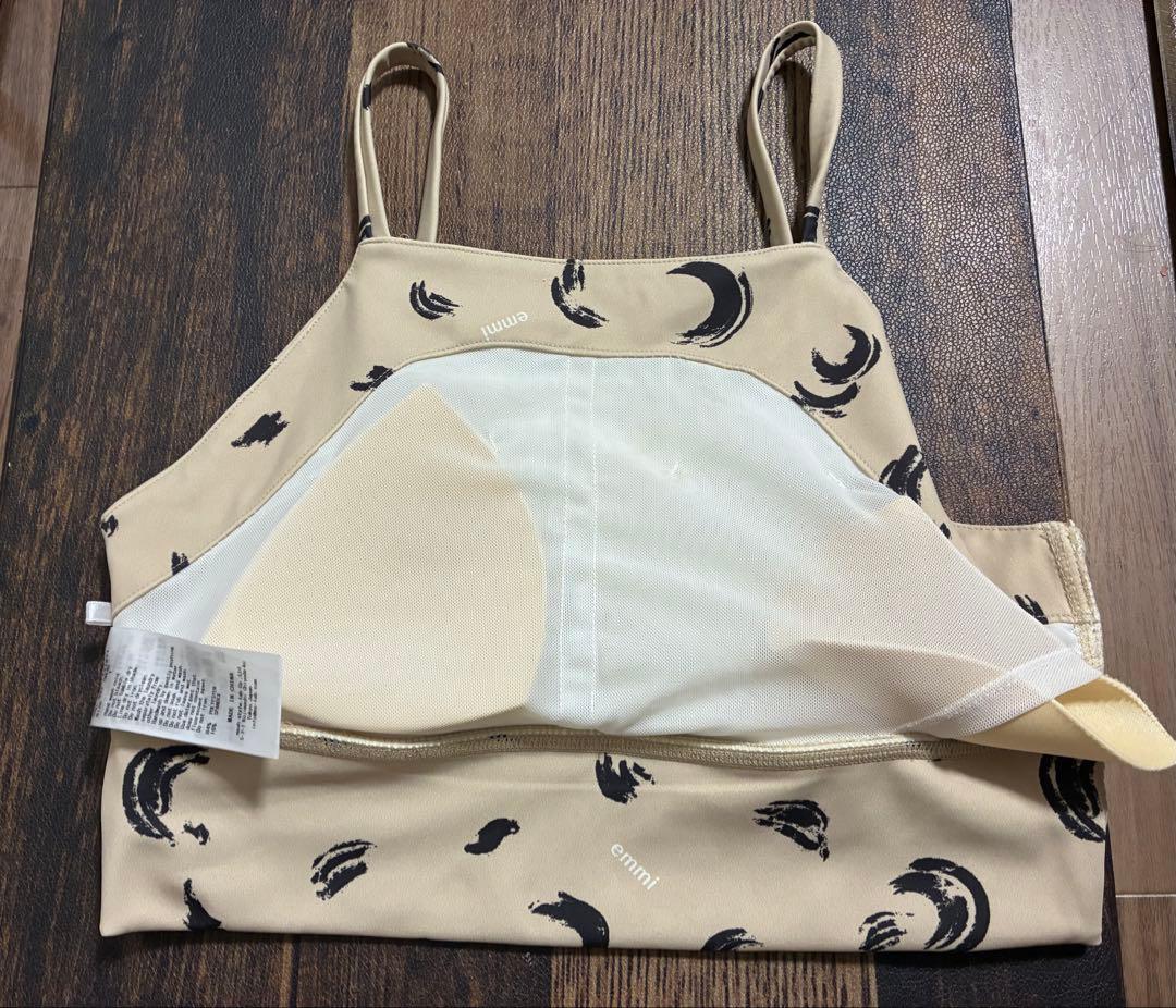 新品同　emmi yogaエミヨガ　レギンス　ベージュ×ムーン柄　ペイントタッチ