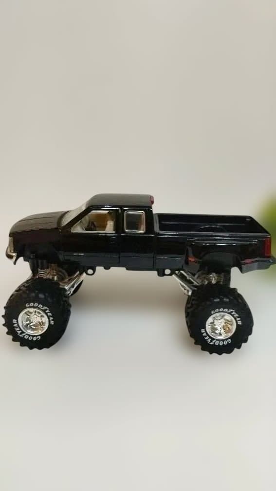 CHEVROLET　黒　モンスタートラック ミニカー