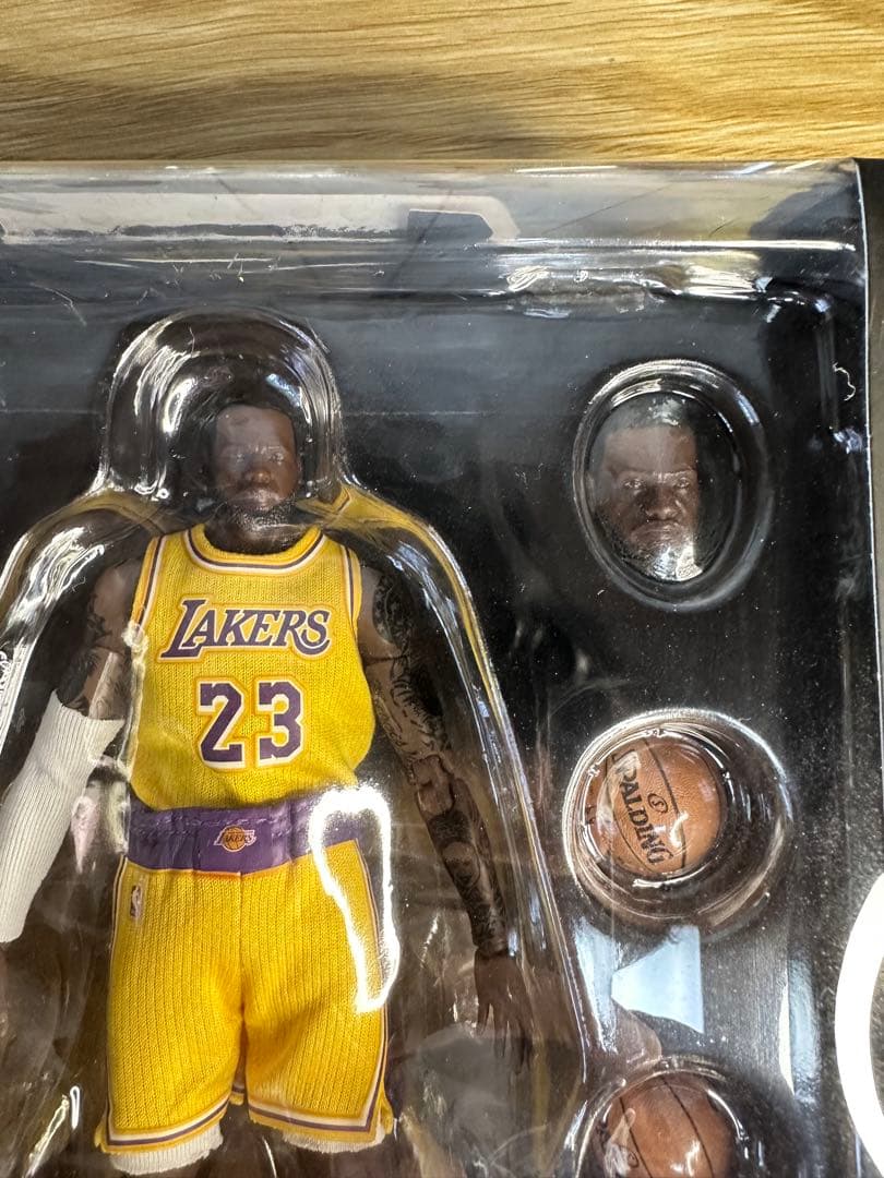 MAFEX LeBron James フィギュア Los Angeles