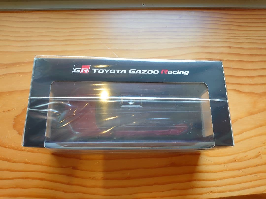 【2台】新型RAV4 GR ブラックレッド／ブラックホワイト　カラーサンプル