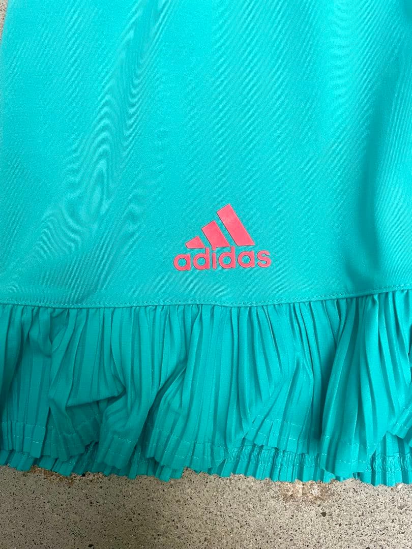 Adidas スポーティーシック セットアップ（プリーツスカート・ノースリーブ）