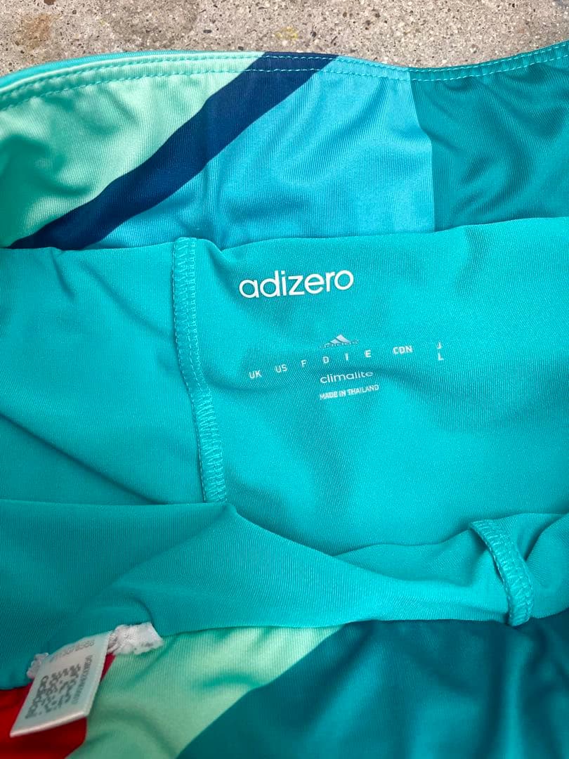 Adidas スポーティーシック セットアップ（プリーツスカート・ノースリーブ）