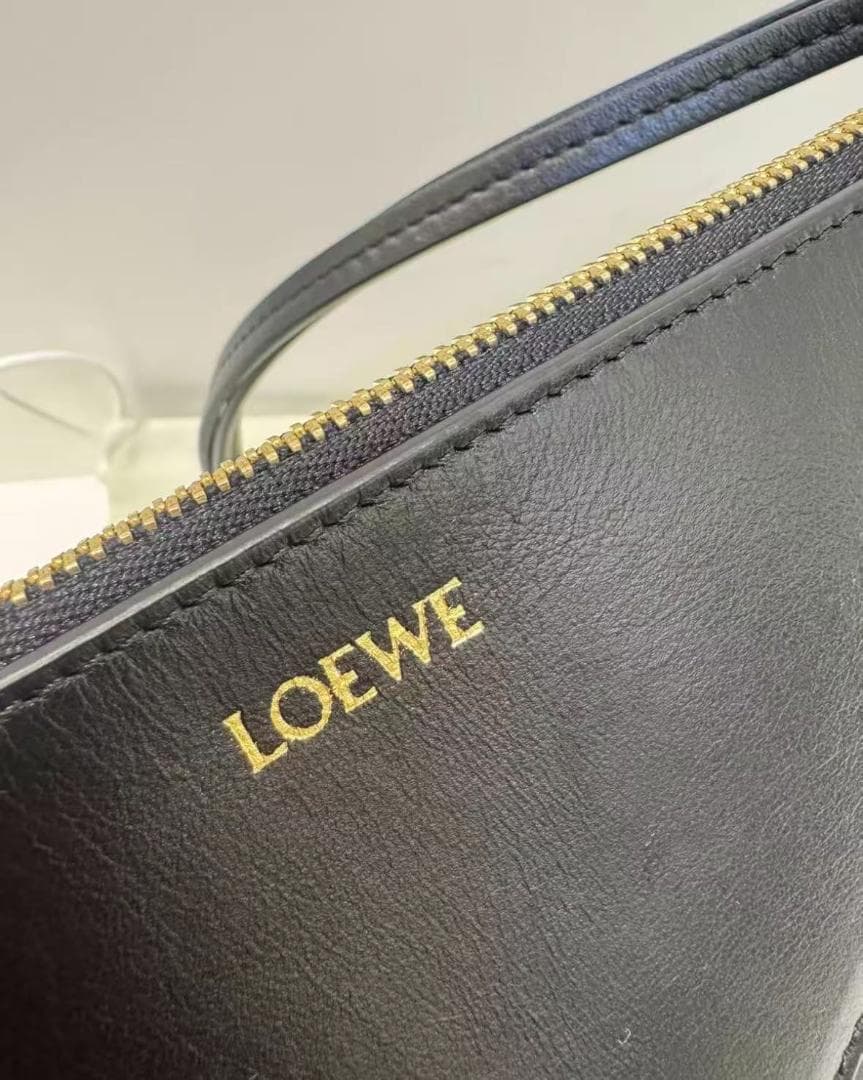 LOEWE ブラックレザー クロスボディバッグ~~~