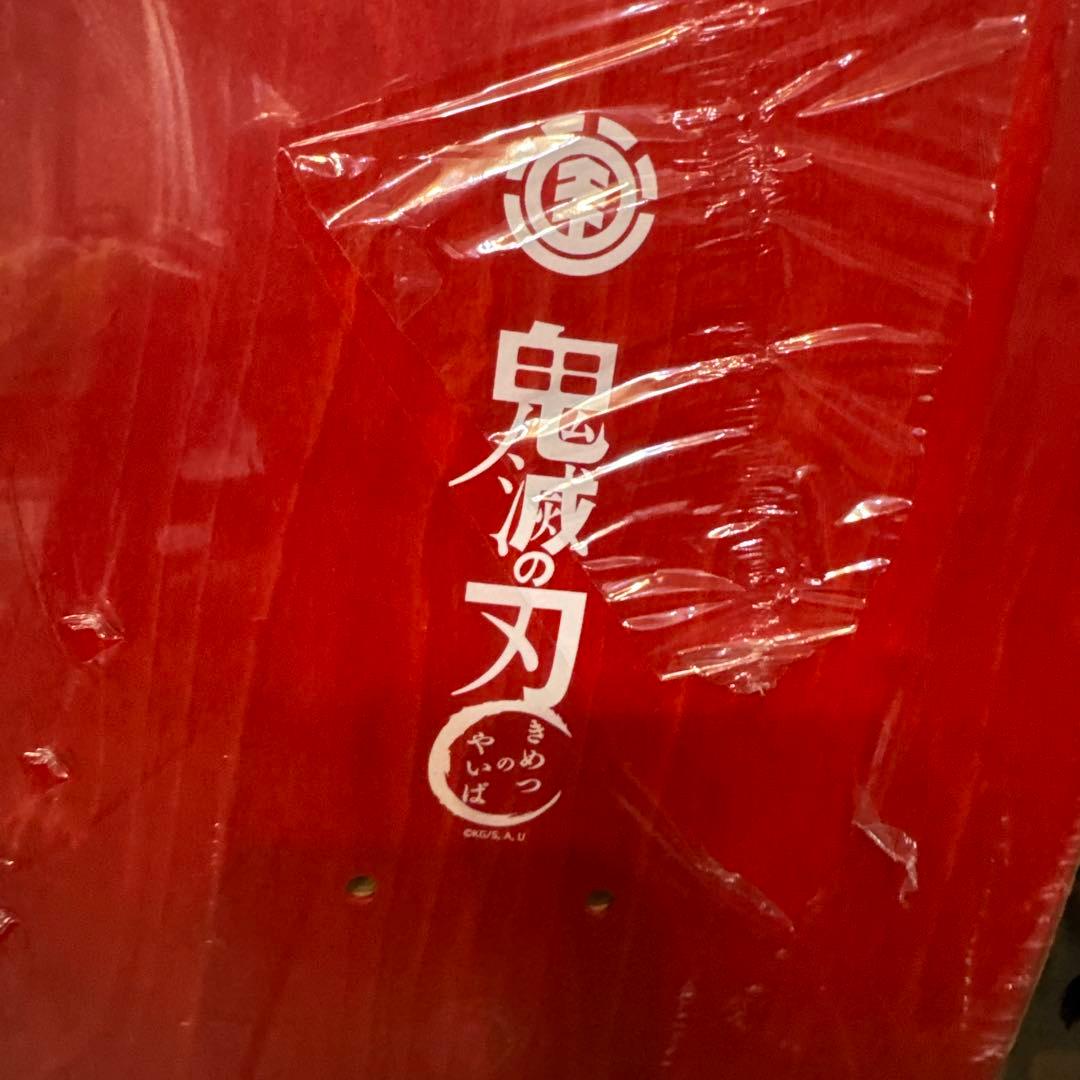 element 鬼滅の刃スケボーデッキコラボ　嘴平伊之助8×31.75㌅